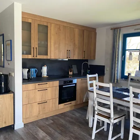 Ferienhaus Reetdachhaus Eibe 2, Kaminofen, Sauna, 8 Personen, W-lan Puddemin