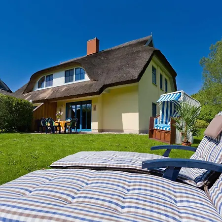 Reetdachhaus Eibe 2, Kaminofen, Sauna, 8 Personen, W-lan Puddemin