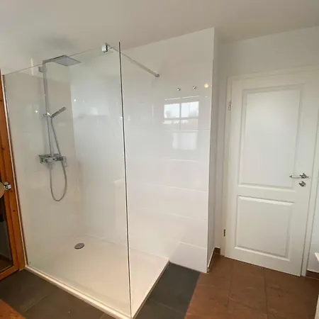 Reetdachhaus Eibe 2, Kaminofen, Sauna, 8 Personen, W-lan