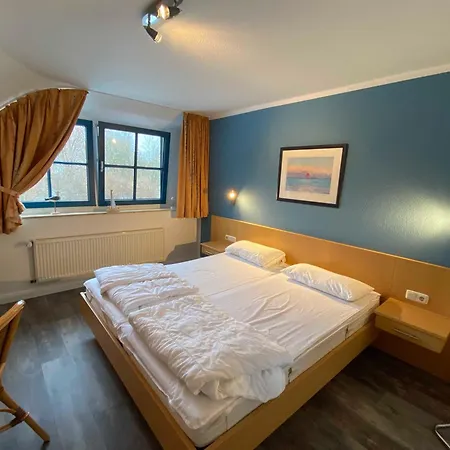 Reetdachhaus Eibe 2, Kaminofen, Sauna, 8 Personen, W-lan *