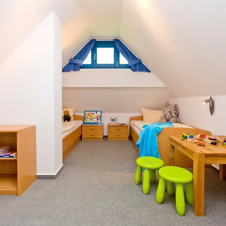 Reetdachhaus Eibe 2, Kaminofen, Sauna, 8 Personen, W-lan *