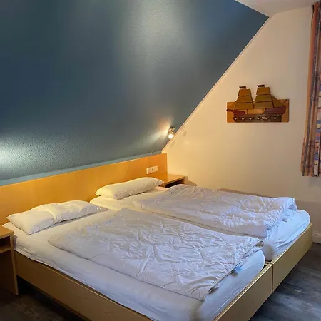 Holiday home Reetdachhaus Eibe 2, Kaminofen, Sauna, 8 Personen, W-lan *