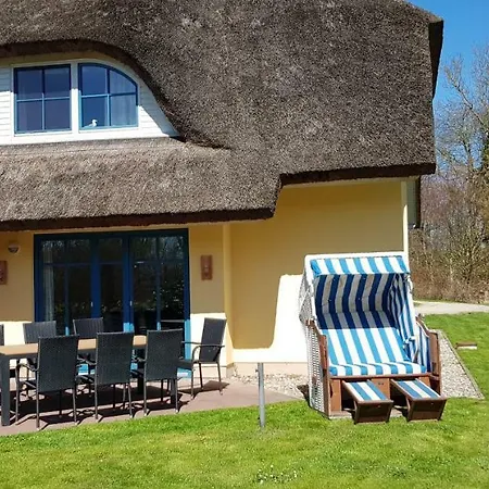 Reetdachhaus Eibe 2, Kaminofen, Sauna, 8 Personen, W-lan * Puddemin