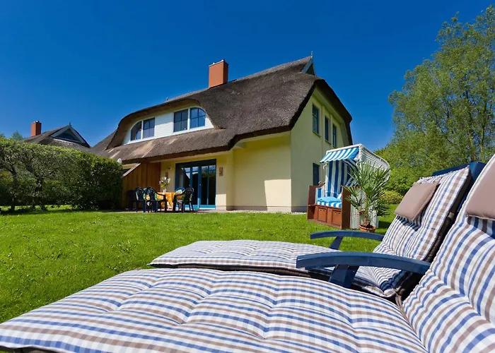 Reetdachhaus Eibe 2, Kaminofen, Sauna, 8 Personen, W-lan Puddemin