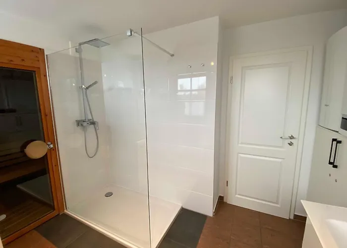 Reetdachhaus Eibe 2, Kaminofen, Sauna, 8 Personen, W-lan