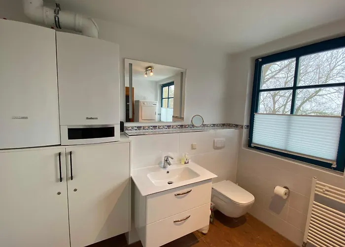 Reetdachhaus Eibe 2, Kaminofen, Sauna, 8 Personen, W-lan * Puddemin