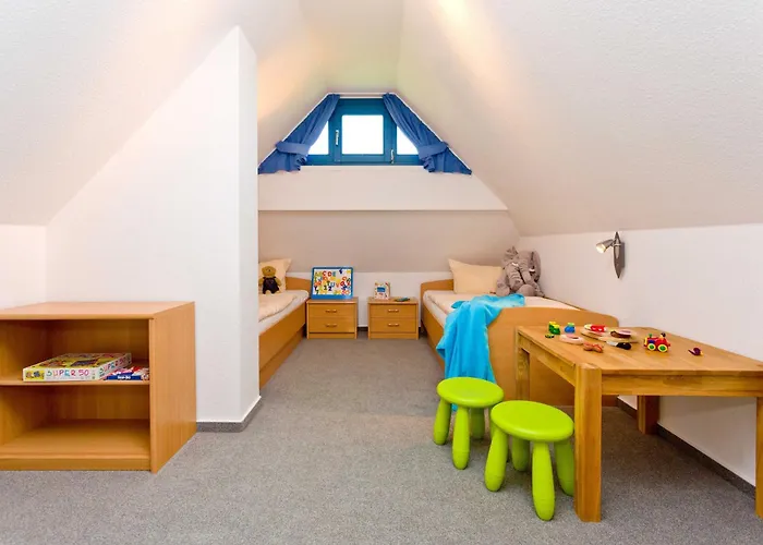 Reetdachhaus Eibe 2, Kaminofen, Sauna, 8 Personen, W-lan *